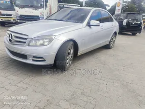 Mercedes-Benz C200 2011 Silver