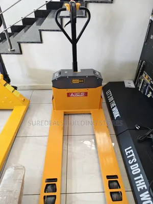 Semi-Elpectric Pallet Truck - Maximum Lifting Capacity of 3000 Kg.