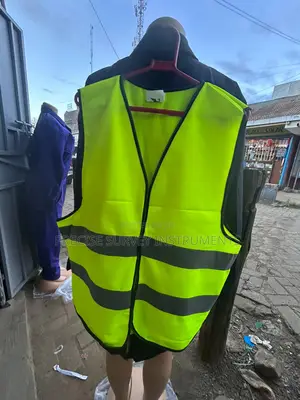 Green Reflective Safety Vest for Industrial Use