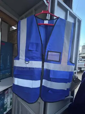 Professional Reflective Work Vest With Secure Pockets