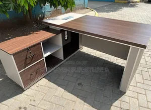 1.6 Executive Office Desk – Modern Workspace for Professional Offices