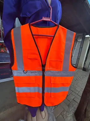 Safety Reflector Vest With Durable Pocket Arrangement