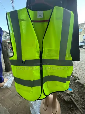 Professional Utility Reflective Vest With Storage Space