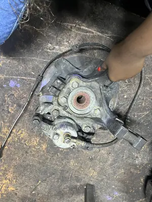 Nissan Tiida Front Hub