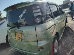Toyota Sienta 2008 Green