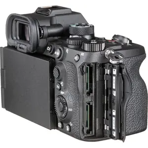 Sony Full Frame 61mp Mirrorless Camera Body A7r V