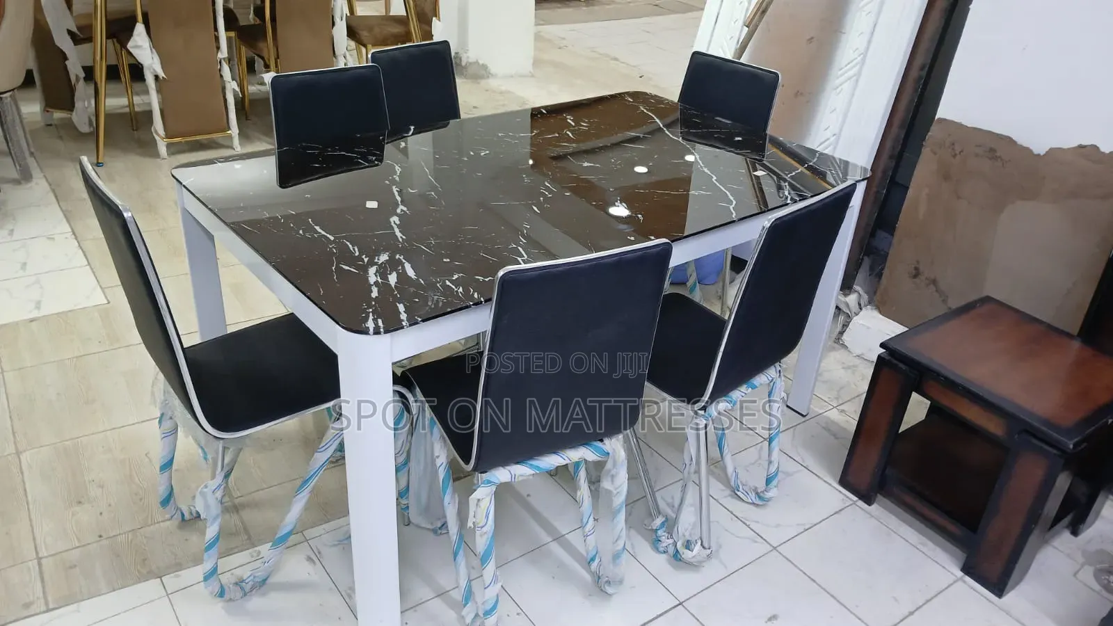 6-Seater Dining Set. Rectangular Glass Table With Metallic Stands.