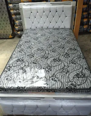 Mocket Bed,White 4x6 Mocket Bed Frame With Matching Mattress Quilted