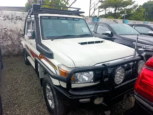 Toyota Land Cruiser 4.5 V8 GXR 2019 Beige