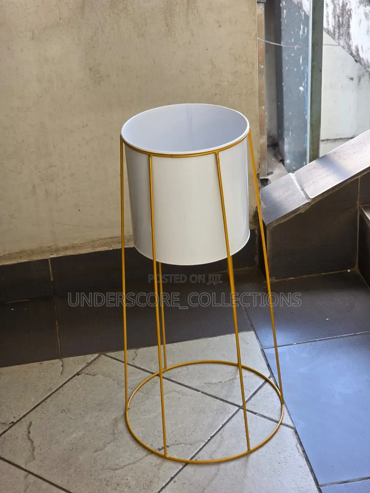 *Modern Iron Art Flower Pot*