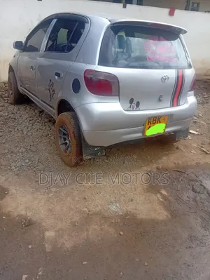 Toyota Vitz 2006 Silver