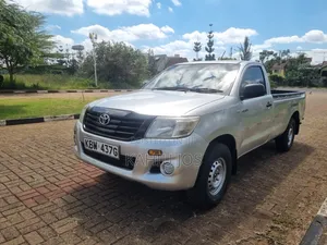 Toyota Hilux 2013 Gray