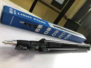 8806 Light Tripod Stand