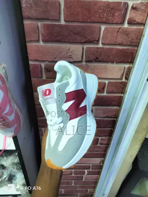 New Balance 327