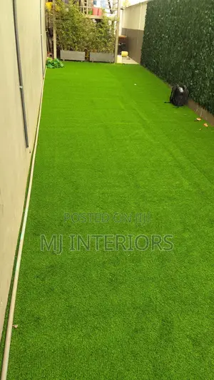Green Artificial Lawn Carpet for Residential Garden Projects
