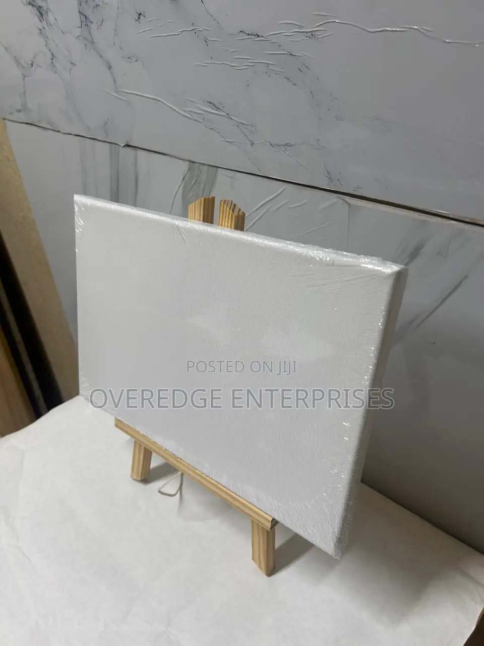 Stand and Canvas