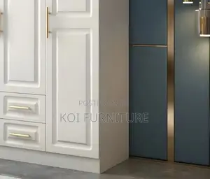 Bedroom Three Doors Storage Warddrobre