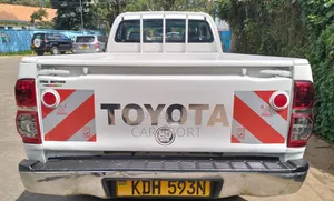 Toyota Hilux 2015 White