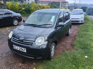 Toyota Sienta 1.5 FWD 2010 Gray