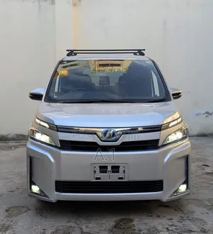 Toyota Voxy 2019 Silver