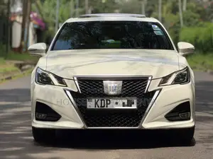 Toyota Crown 2017 White