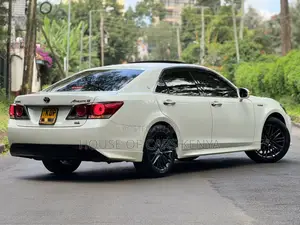 Toyota Crown 2017 White
