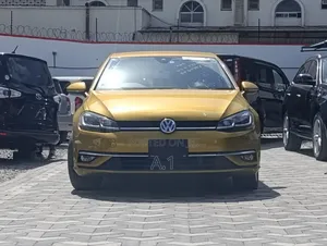 Volkswagen Golf 2019 Yellow