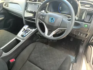 Honda Fit Shuttle 2018 White