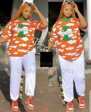 Two-Piece Casual Set Consisting of an Oversized Graphic T-Shirt