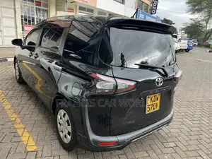 Toyota Sienta 2018 Black