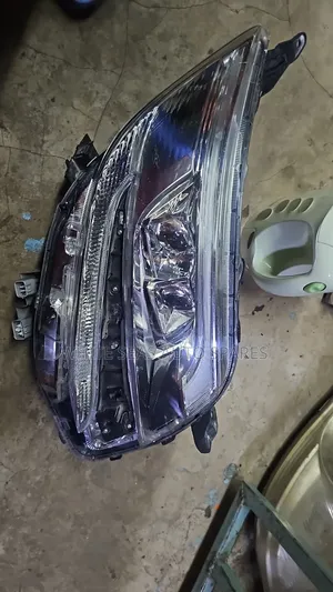 Noah 2018 Headlight