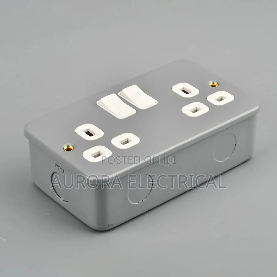 13a Metal Twin Socket