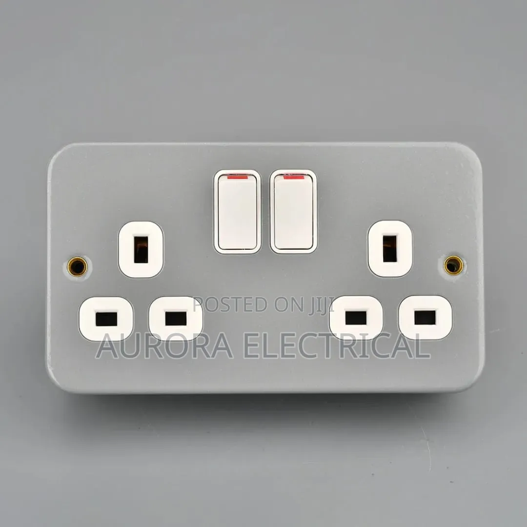 13a Metal Twin Socket