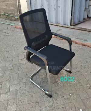 A Black Mesh Office Visiting Chair