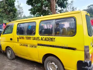 Nissan Caravan (Urvan) 2002 Yellow