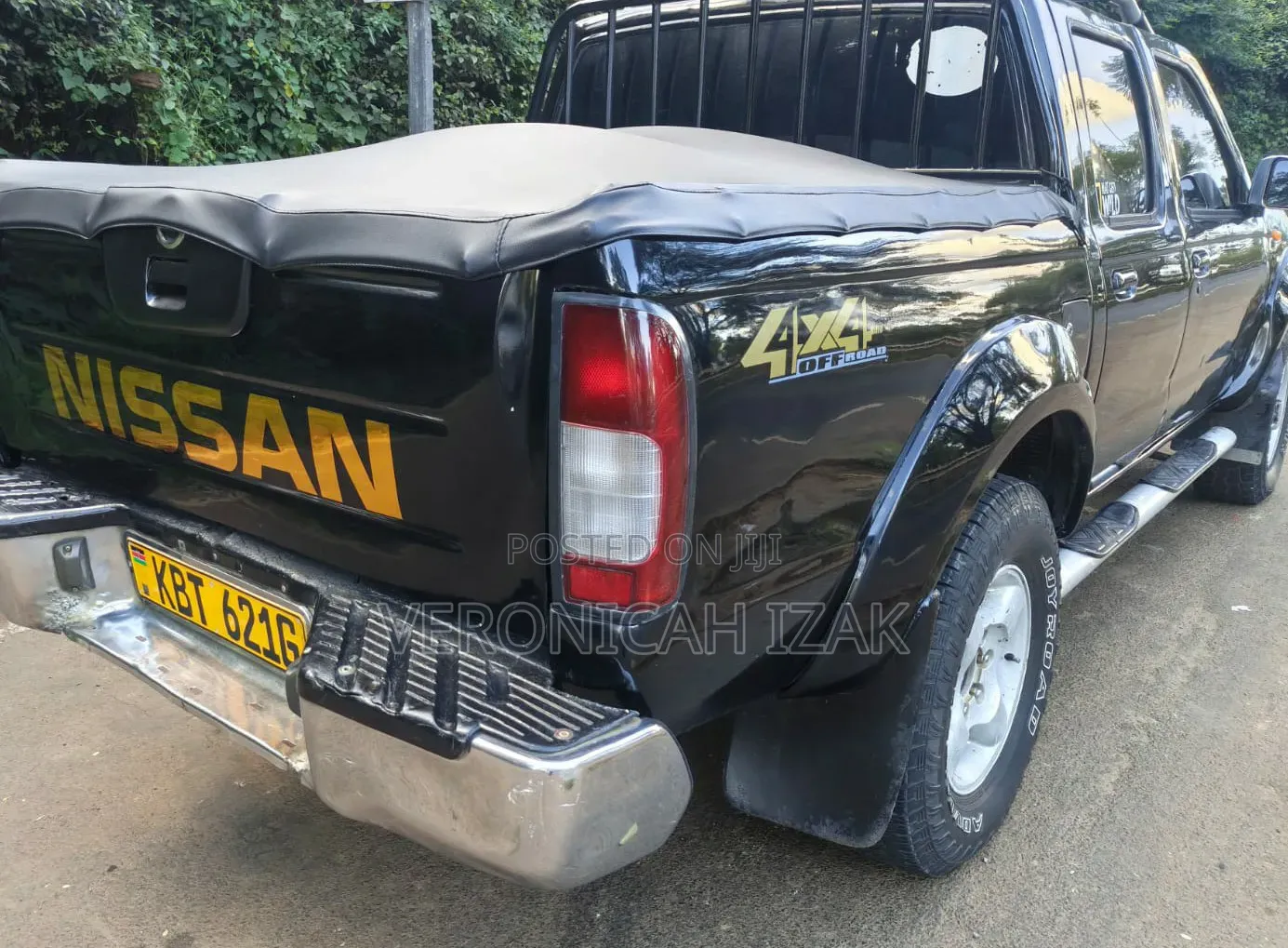 Nissan Hardbody 2011 Black