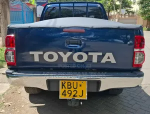 Nissan Hardbody 2011 Black