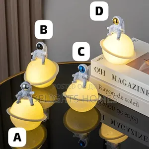 Astronaut Bedside Lamp / Desktop Decor_sa