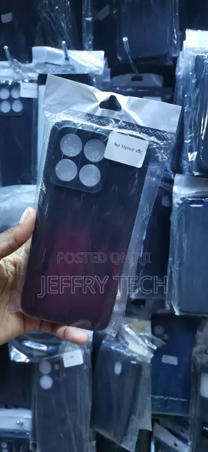Honor X8b and Features a Matte Black Finish Case