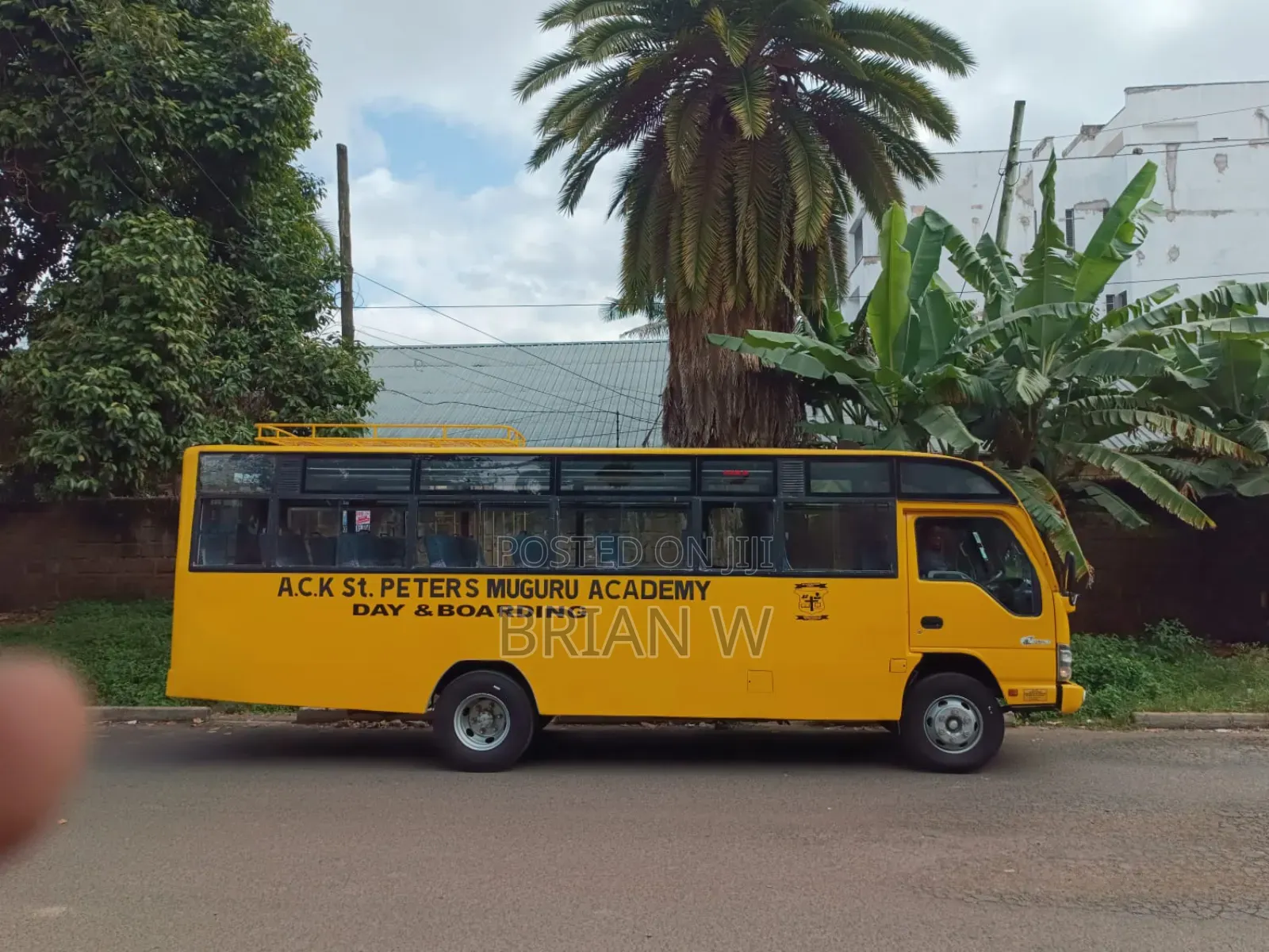 Isuzu NQR 2012 Yellow