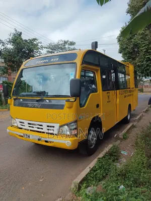 Isuzu NQR 2012 Yellow