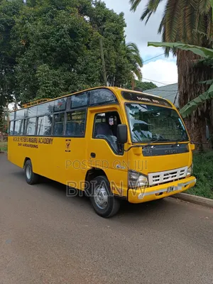 Isuzu NQR 2012 Yellow