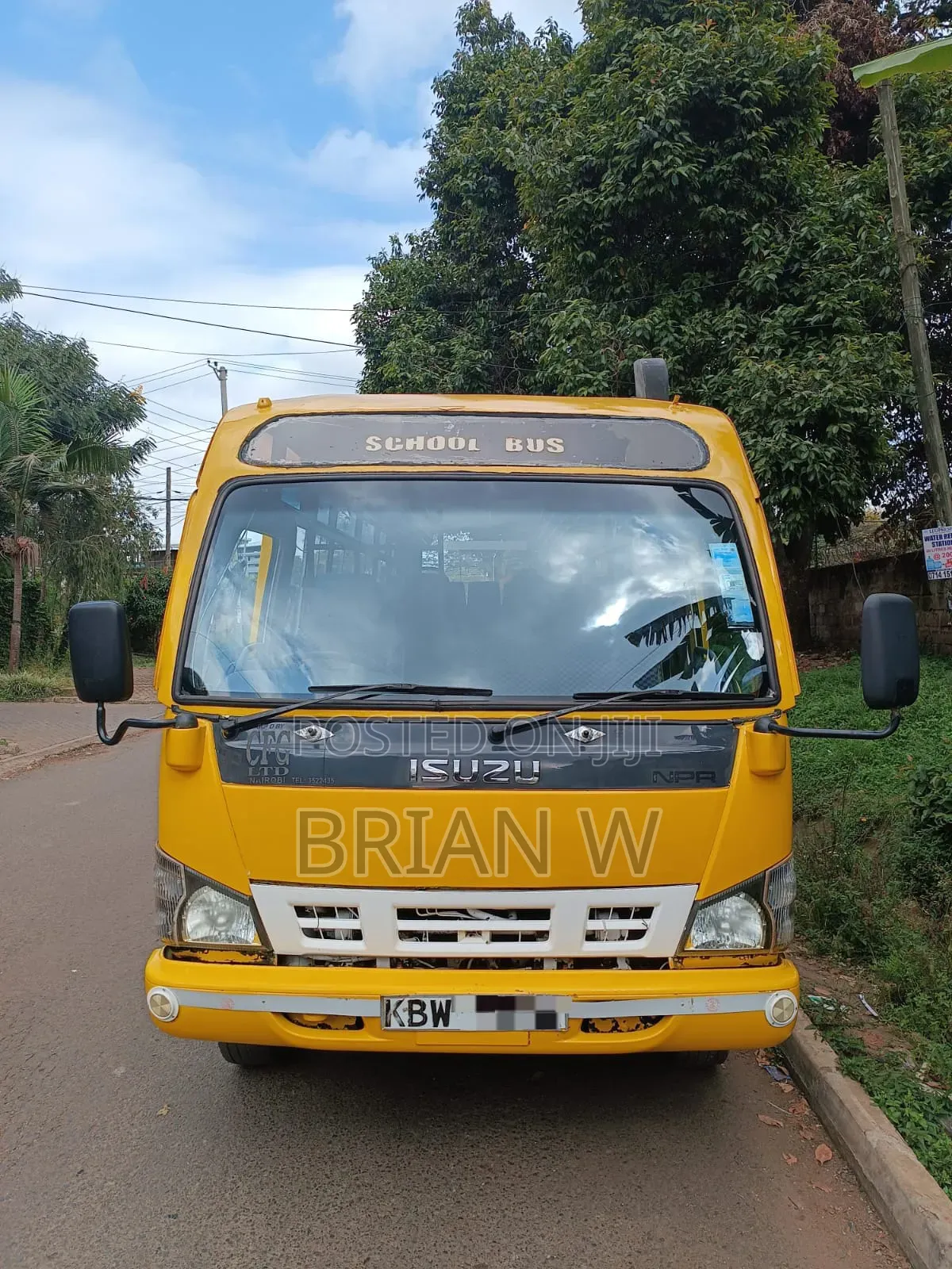 Isuzu NQR 2012 Yellow