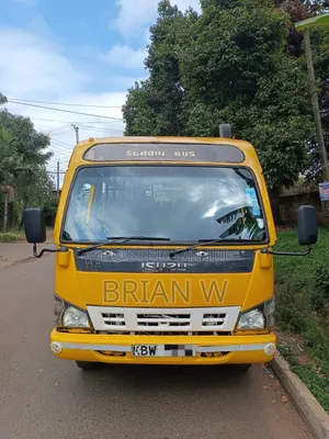Isuzu NQR 2012 Yellow