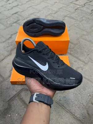 Nike Vomero Plus Black Trainers/Running Shoes