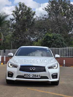 Nissan Skyline 2015 White