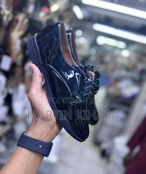Laced Wetlook Brogues