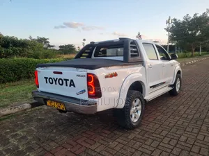 Toyota Hilux 2009 White