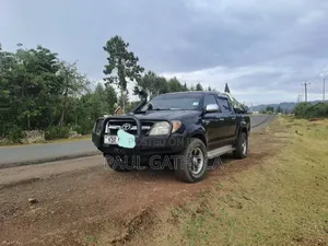 Toyota Hilux 2006 Black