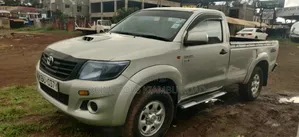 Toyota Hilux 2013 Gold